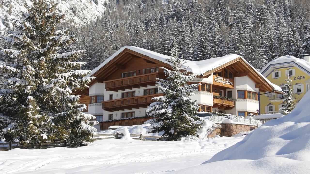 Garni Hotel Rosengarten B&B Wolkenstein in Gröden Exterior foto