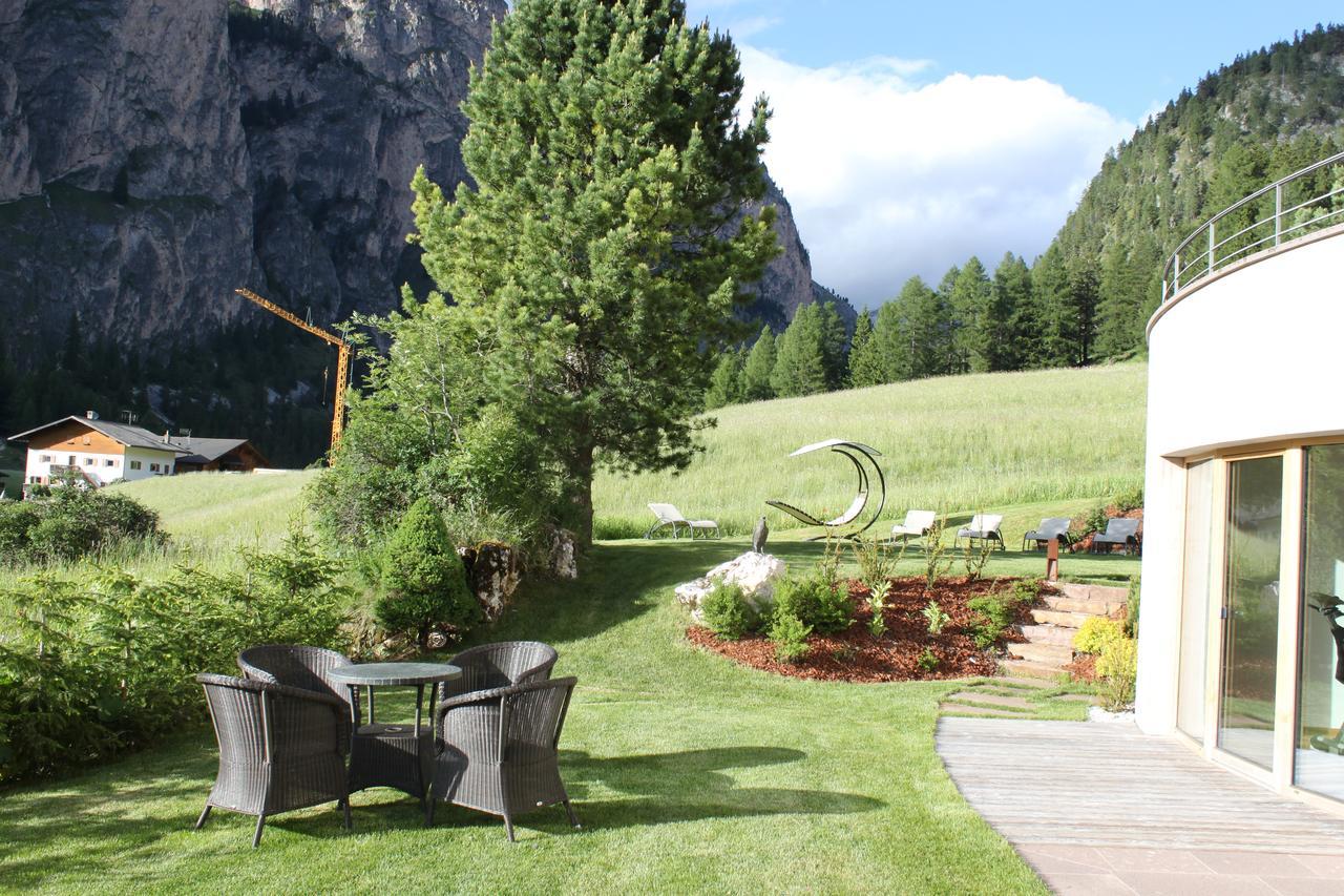 Garni Hotel Rosengarten B&B Wolkenstein in Gröden Exterior foto